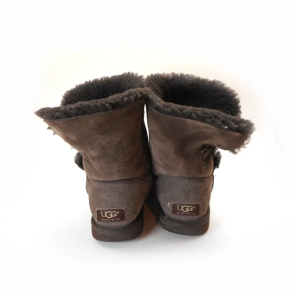 UGG Womens Sz 6 US Bailey Button Sheepskin Boots 5803 Dark Brown